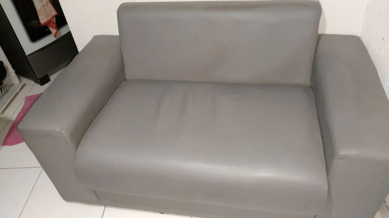 Sofá 2 lugares courvim cinza reforçado 
