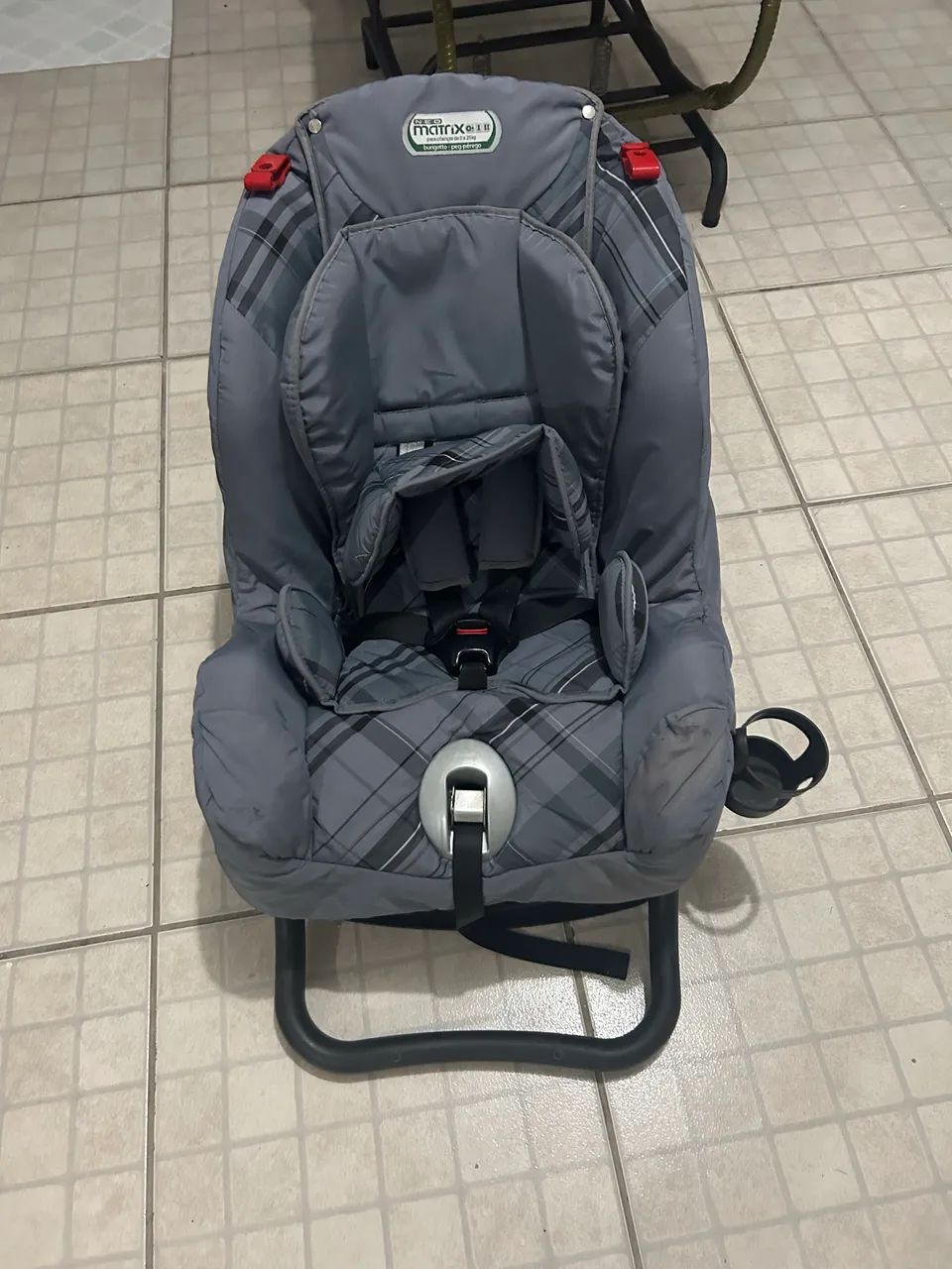 Cadeirinha de Bebê para Carro Neo Matrix - Cinza (Excelente Estado) - Foto 3