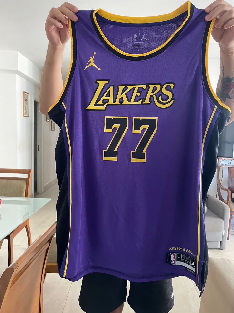 Camisa Lakers 77 Luka Xxl  - Foto 4