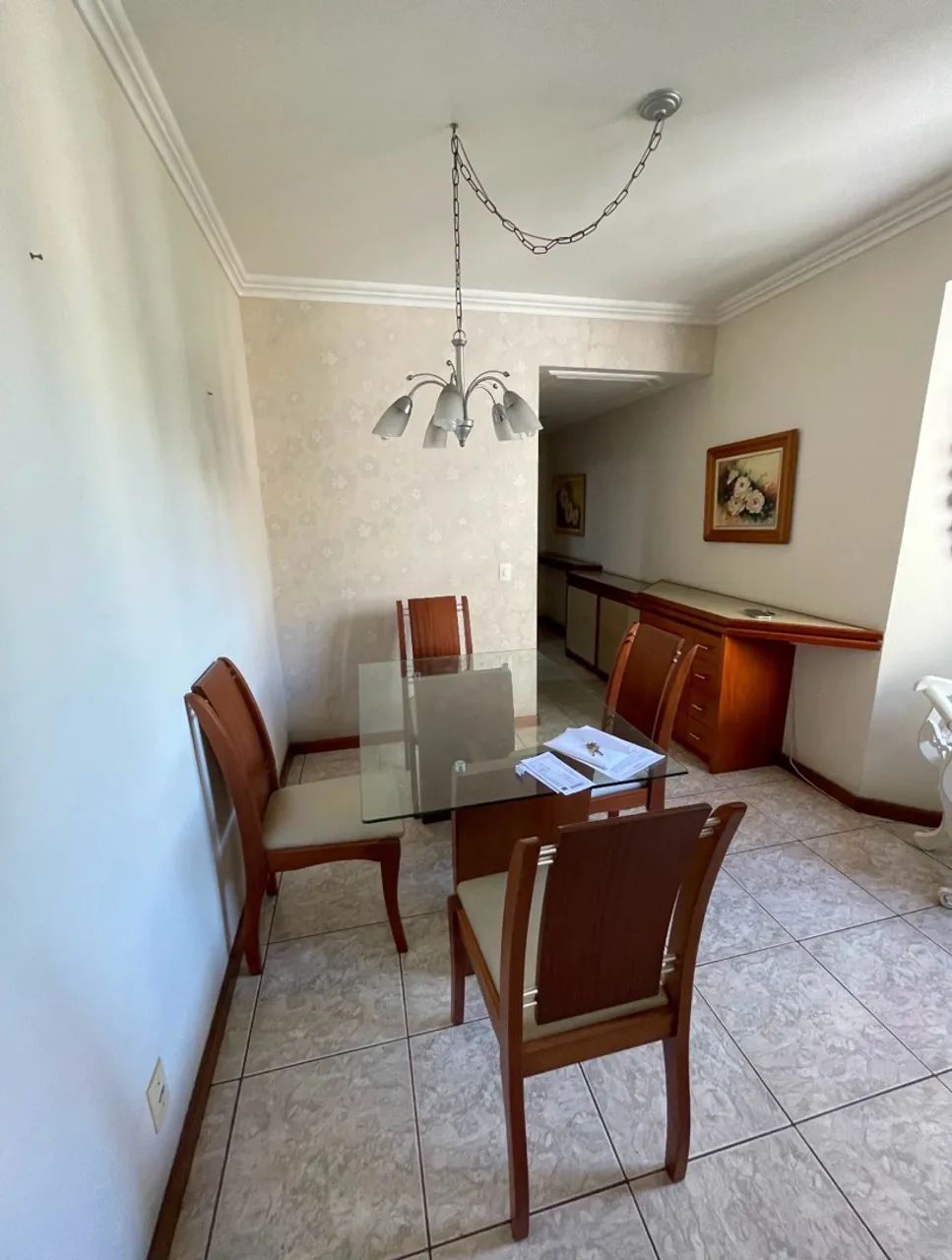 Vendo mesa de vidro com 4 cadeiras 