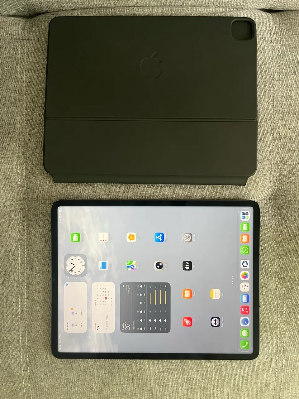 iPad Pro + Magic Keyboard Apple - Tablets e E-Readers - Asa Sul
