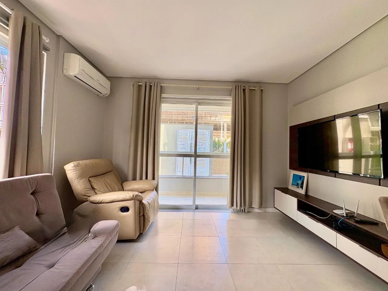 Apartamento Mobiliado na Praia de Palmas com Sacada e Churrasqueira - Foto 4