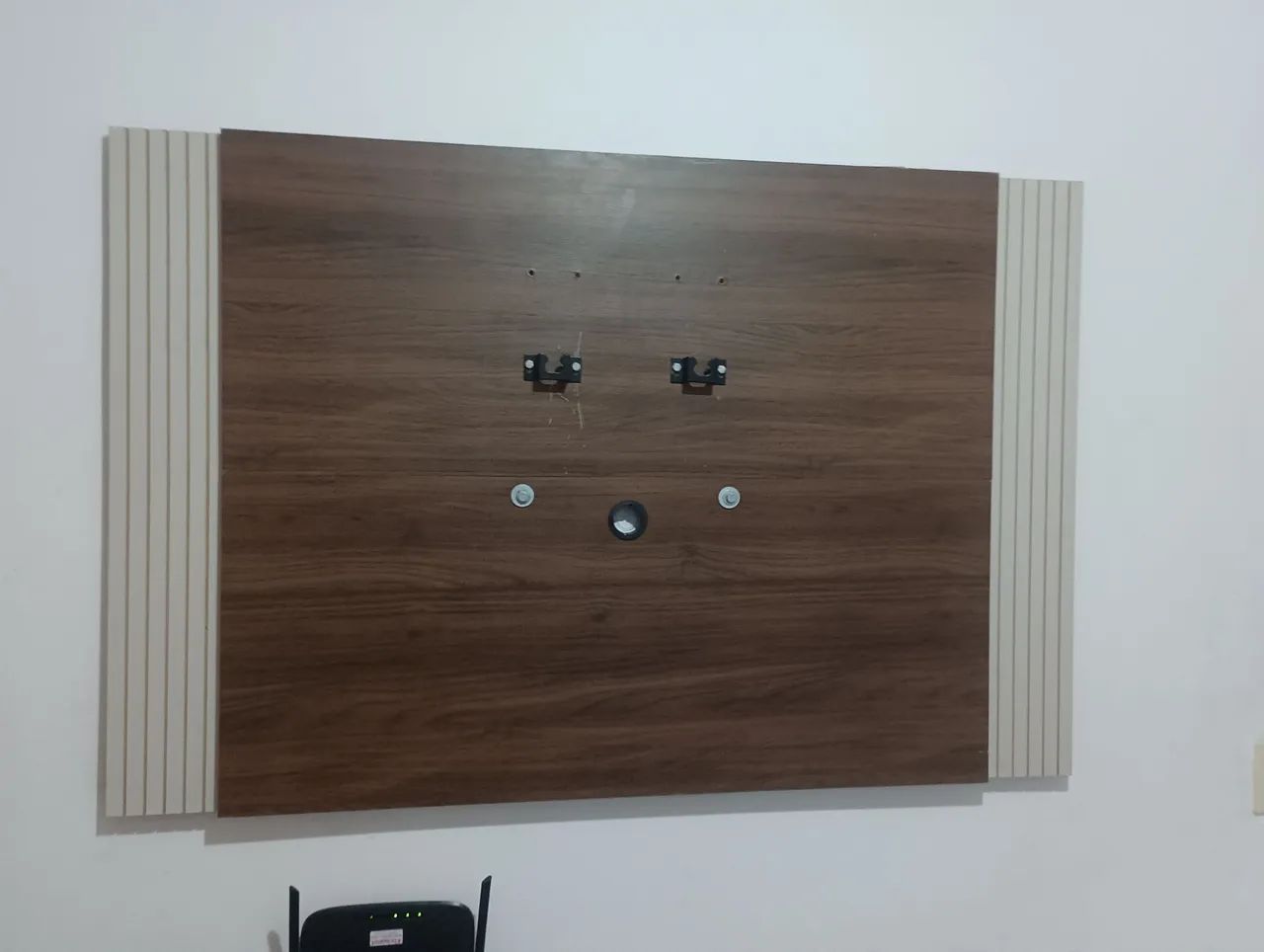 Painel de televisão com suporte