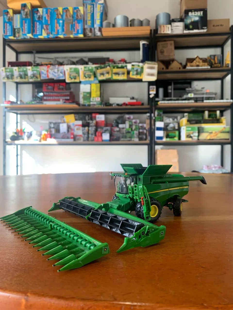 Miniatura colheitadeira John Deere S690 Authentics