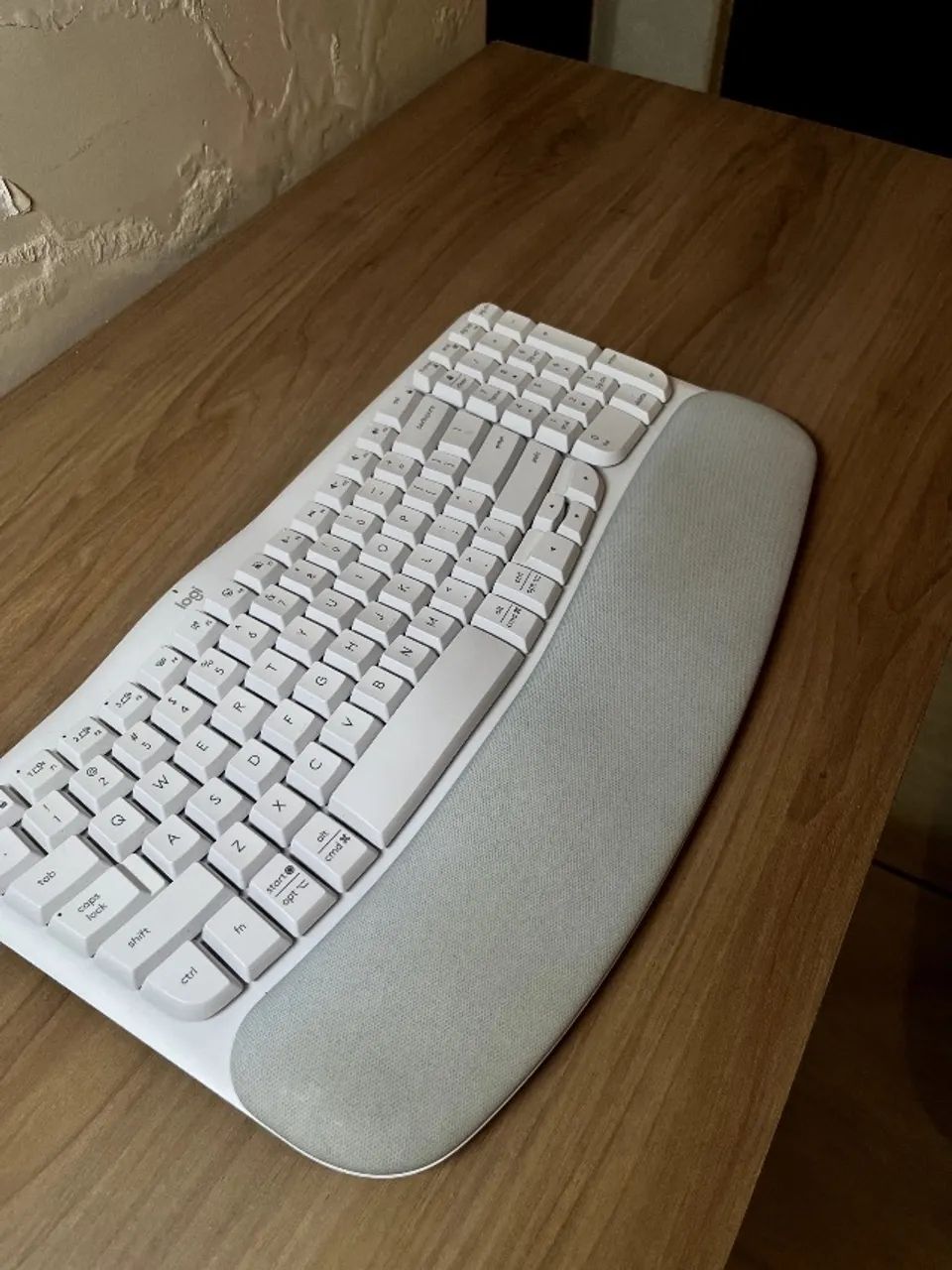 Teclado Ergonômico Sem Fio Logitech Wave Keys - Foto 3