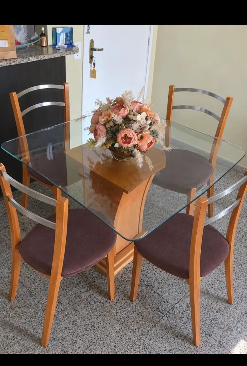 Mesa de vidro 4 cadeiras