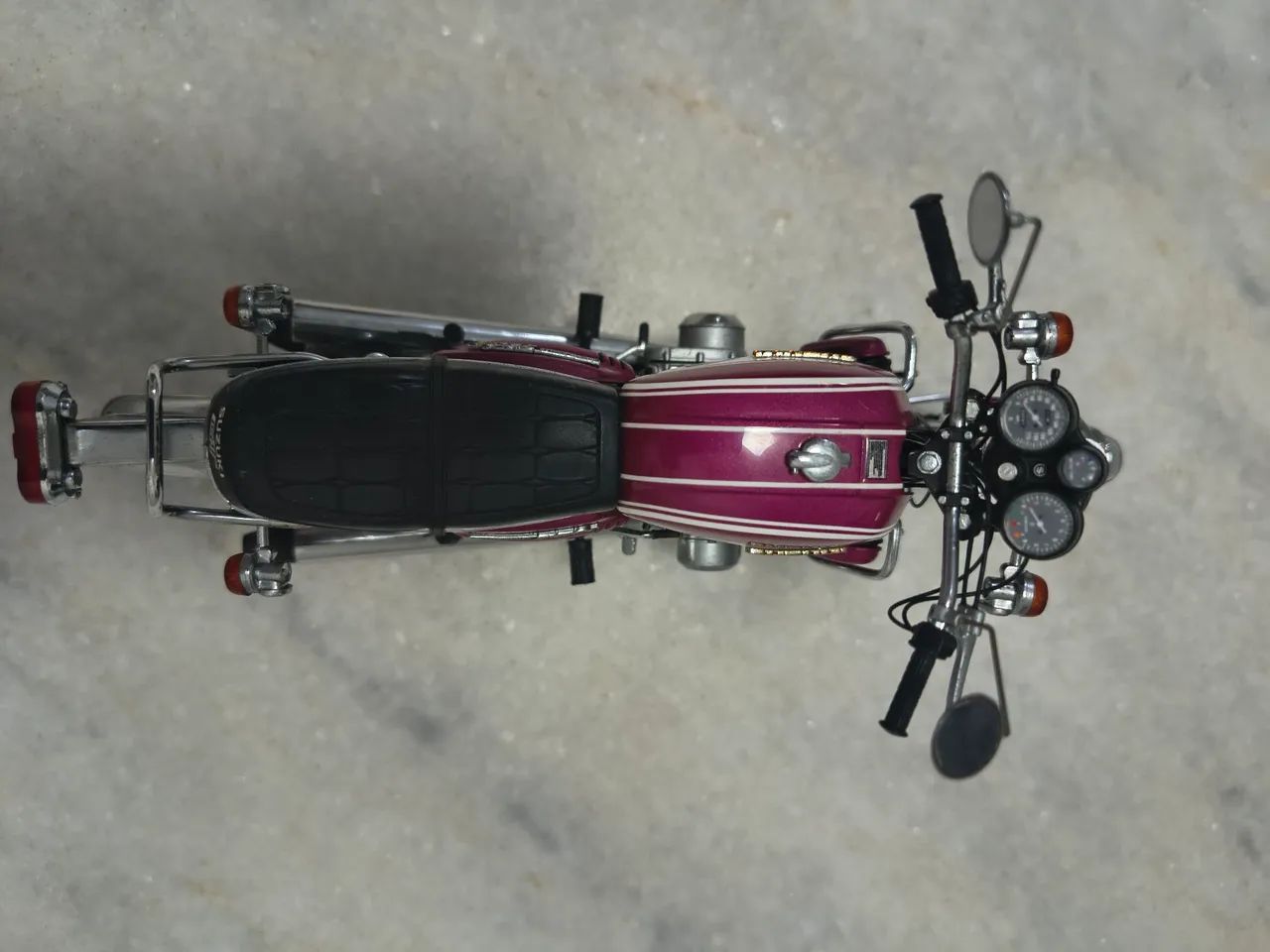 Suzuki GT 750  Escala 1:12'Minichamps - Foto 5