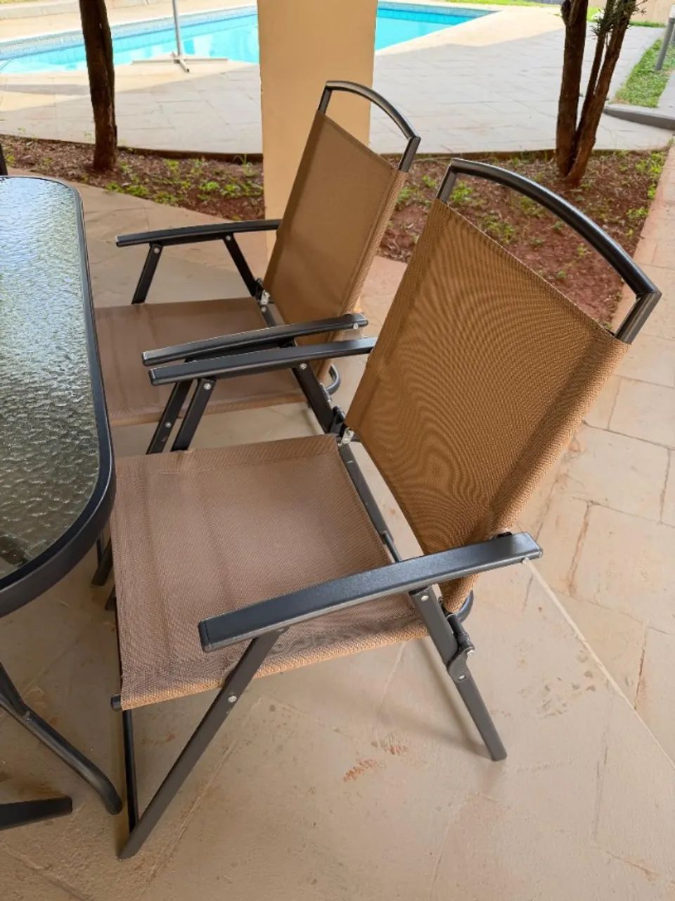 Mesa de Vidro com 6 cadeiras e guarda-sol - Foto 3