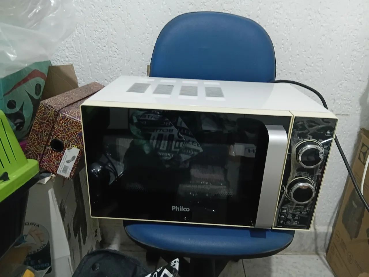 Micro-ondas Philco 20 litros  branco em ótimo funcionamento.