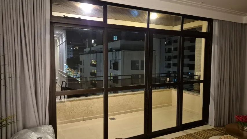 Porta de Correr em Alumínio Bronze Escuro com Vidro Porta 4 Folhas - Foto 3