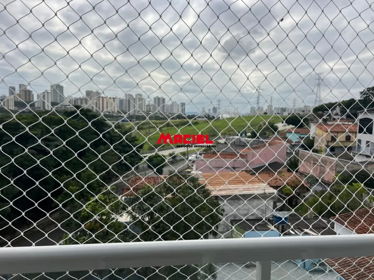 APTO NOVÍSSIMO COM 2 QUARTOS, 1 BANHEIRO, SACADA COM TELA DE PROTEÇÃO, ELEVADOR, LASER COM - Foto 3