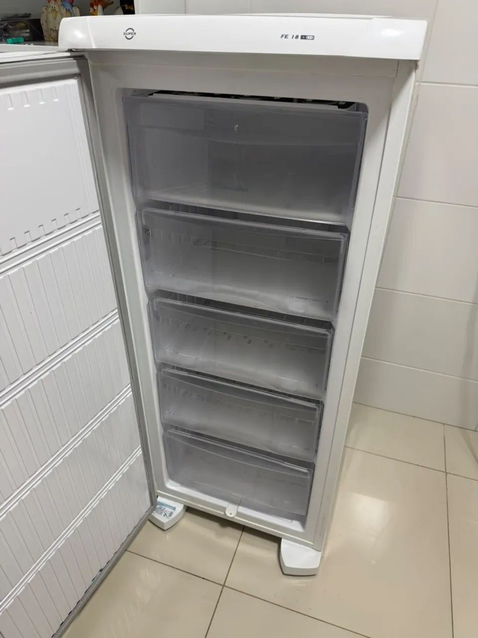 Freezer vertical Electrolux  - Foto 2