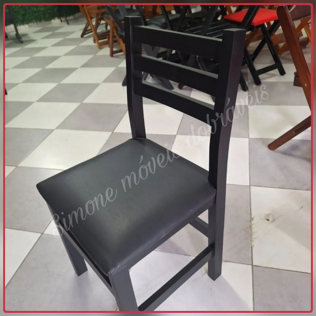 Cadeira com estofado preto ou vermelho  - Foto 2