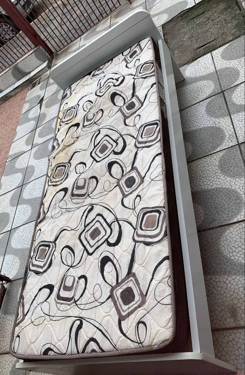 CAMA DE SOLTEIRO COM COLCHÃO MDF USADA - Foto 2
