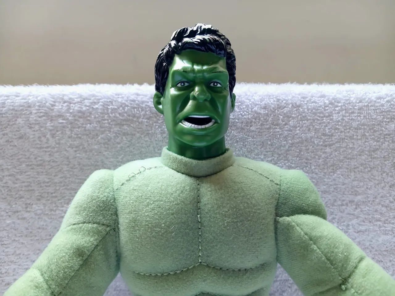 Boneco Incrível Hulk da Marvel Vinil e Pelúcia 