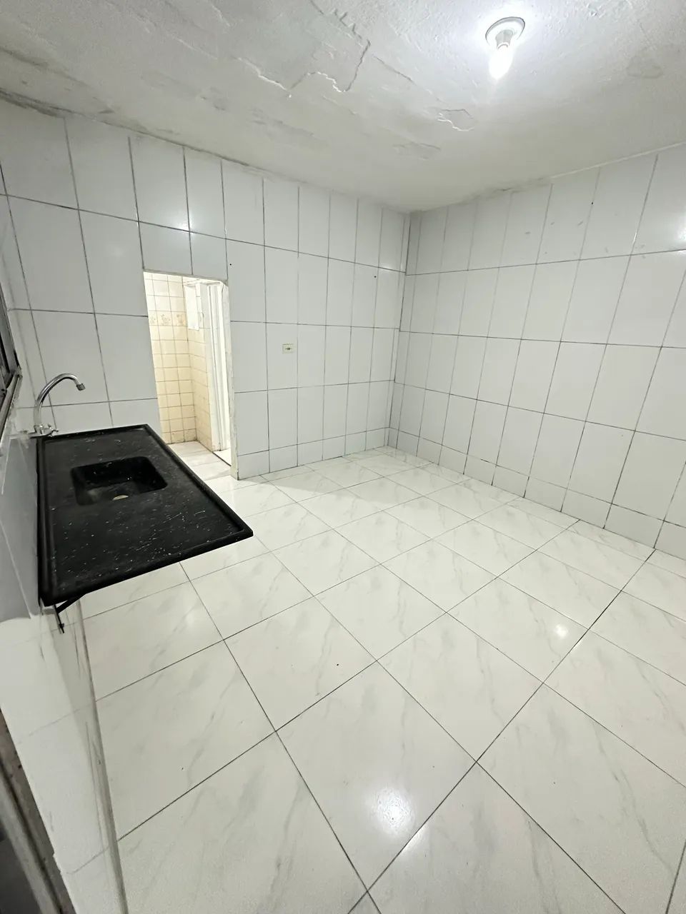 Casa de 2 cômodos no centro do Jardim Robru 