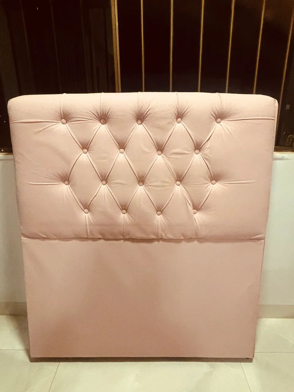 Cabeceira e baú rosa, tamanho ?solteirão?