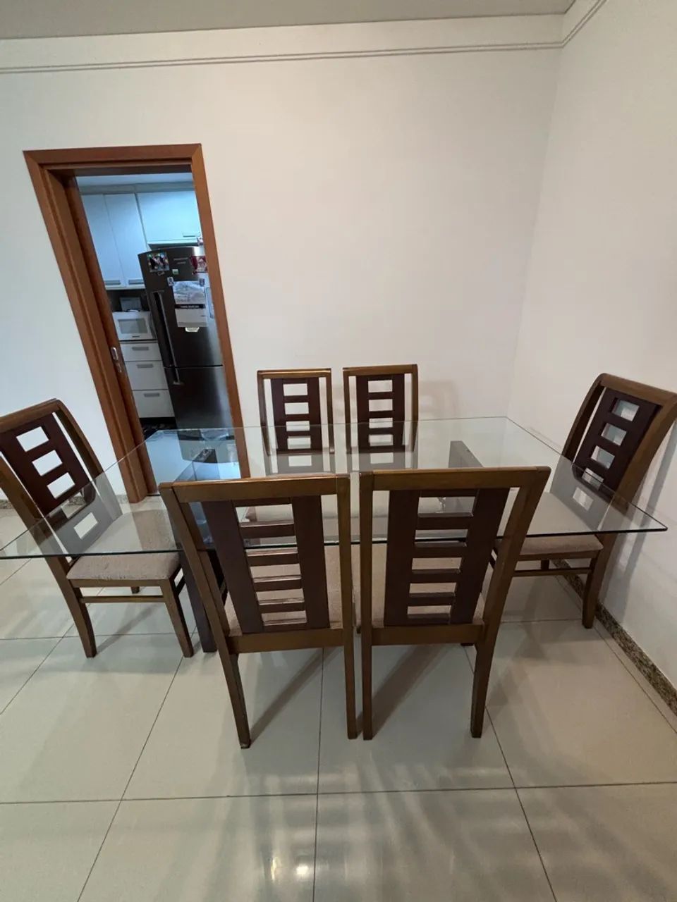 Mesa de Jantar com Tampo de Vidro e 6 Cadeiras - Foto 2