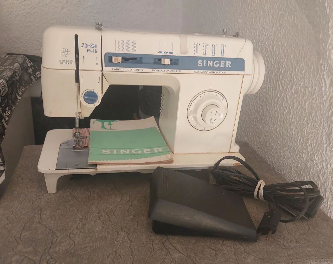  Máquina de Costura Singer Zig-Zag Plus 16 - 127V - Foto 5