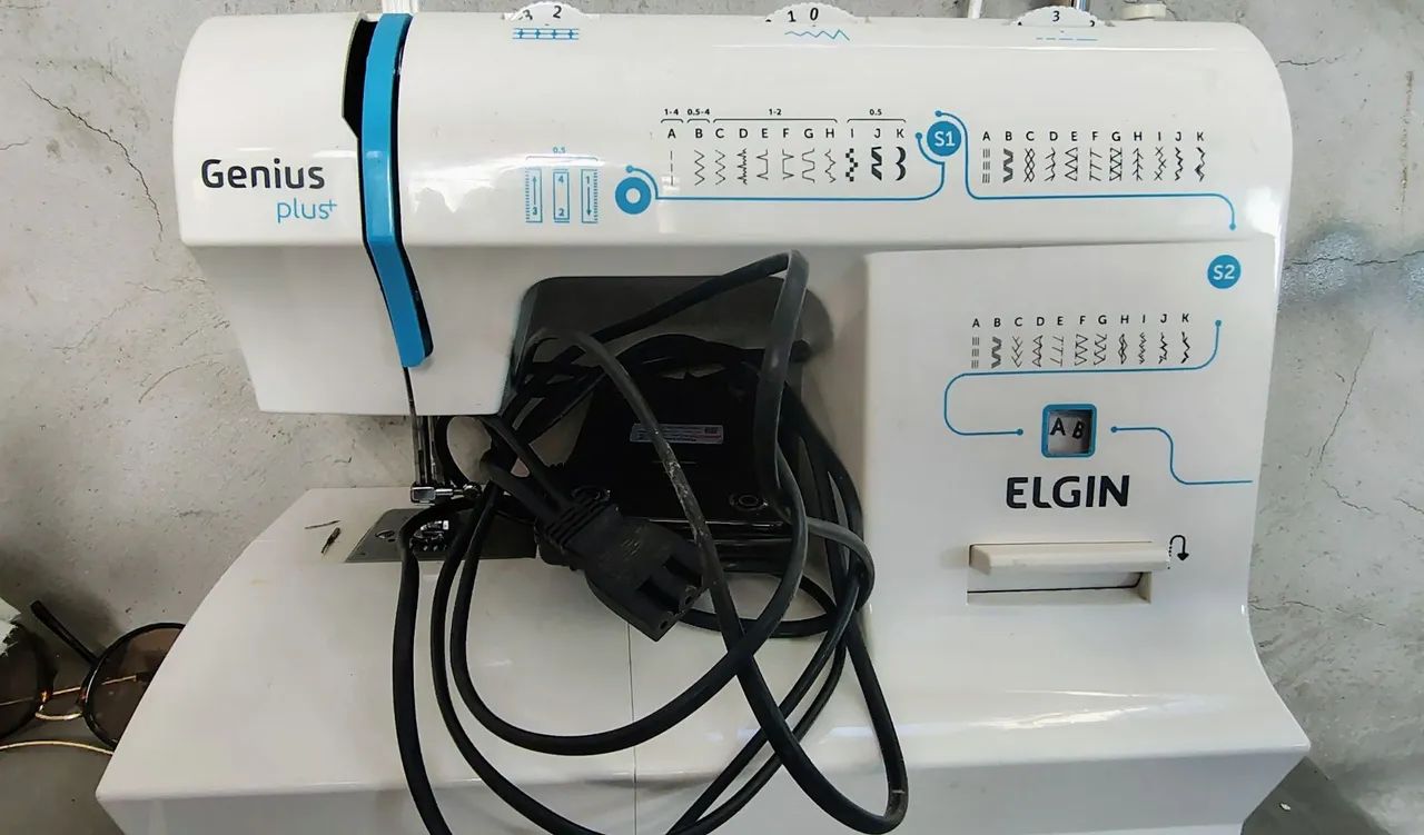 Máquina de costura Elgin Genius plus - Foto 2
