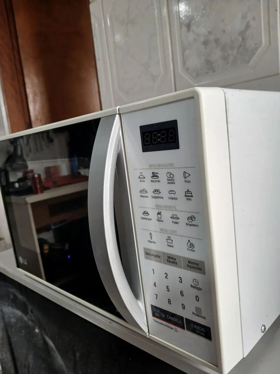 Microondas LG Easy Clean 23L 127V  funcionando tudo perfeitamente  - Foto 5