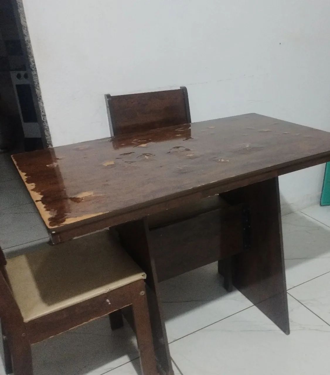 Mesa com 4 cadeiras 