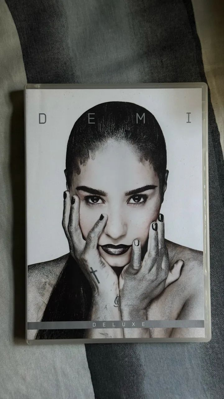 CD + DVD Demi Lovato DEMI
