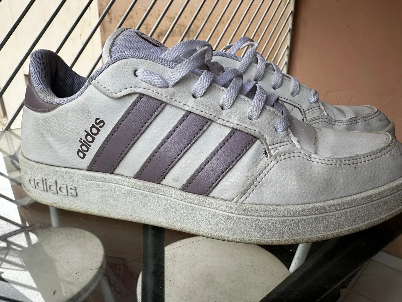 Tenis adidas branco/lilas