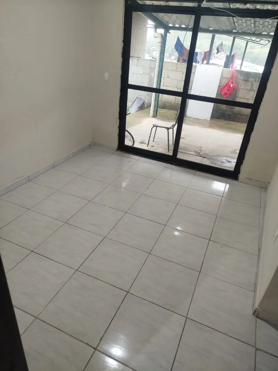 ALUGA-SE CASA - 3 QUARTOS | VARANDA + TERRAÇO