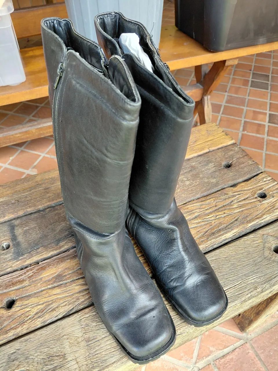 Bota em couro com zíper Wassila