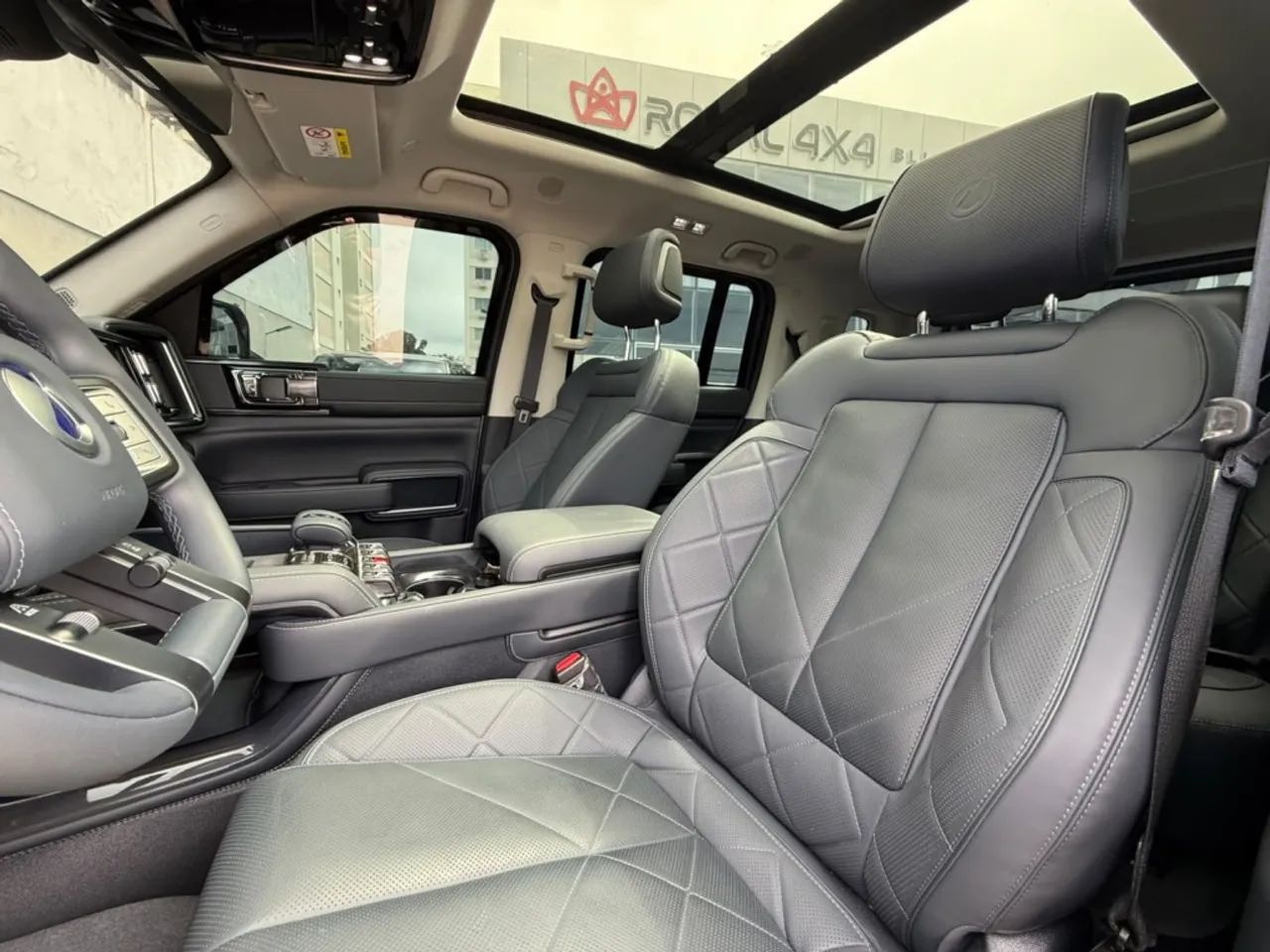 Denza B5 SUV híbrido plug-in, foto 6 de 12