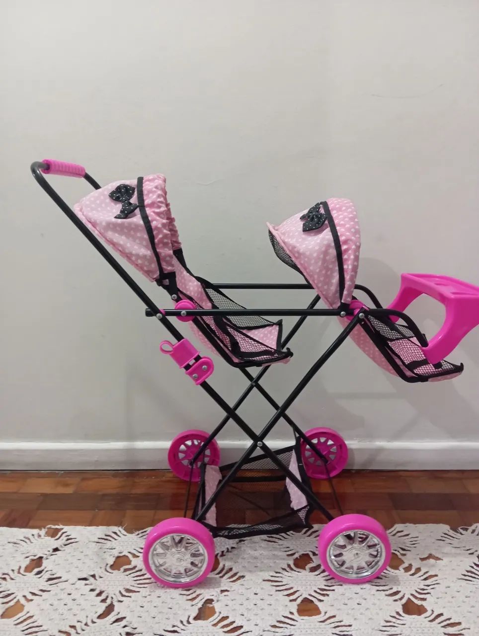 Carrinho de boneca duplo