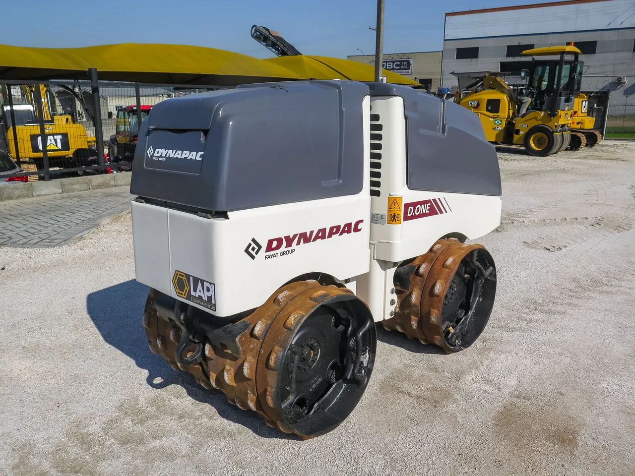 Rolo compactador DYNAPAC D.ONE 2022 com 1.180h de operação - Foto 2
