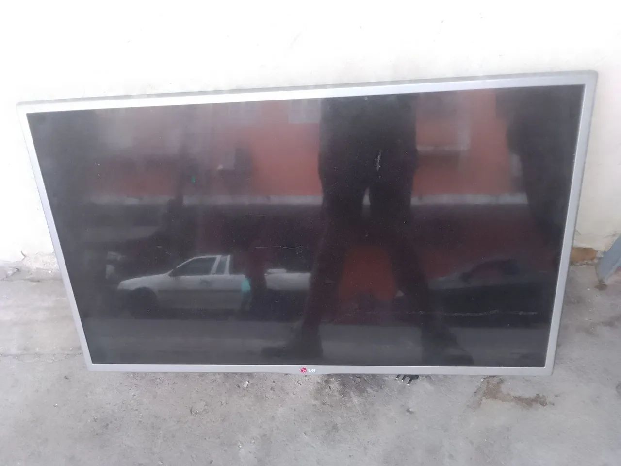 Tv 32 polegadas LG led não liga. Não está com a tela quebrada.
