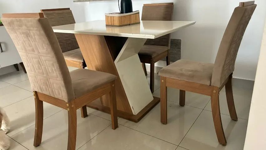 White and Brown Dining Table65115993388803121