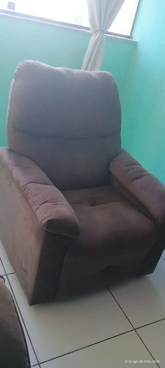 Vende-se uma poltrona do papai reclinável semi novos