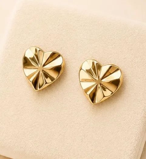 Brinco Modern Heart  em Ouro 18k 750