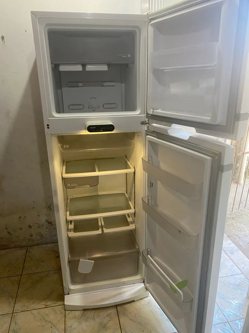 Vendo geladeira funcionando perfeitamente  - Foto 2