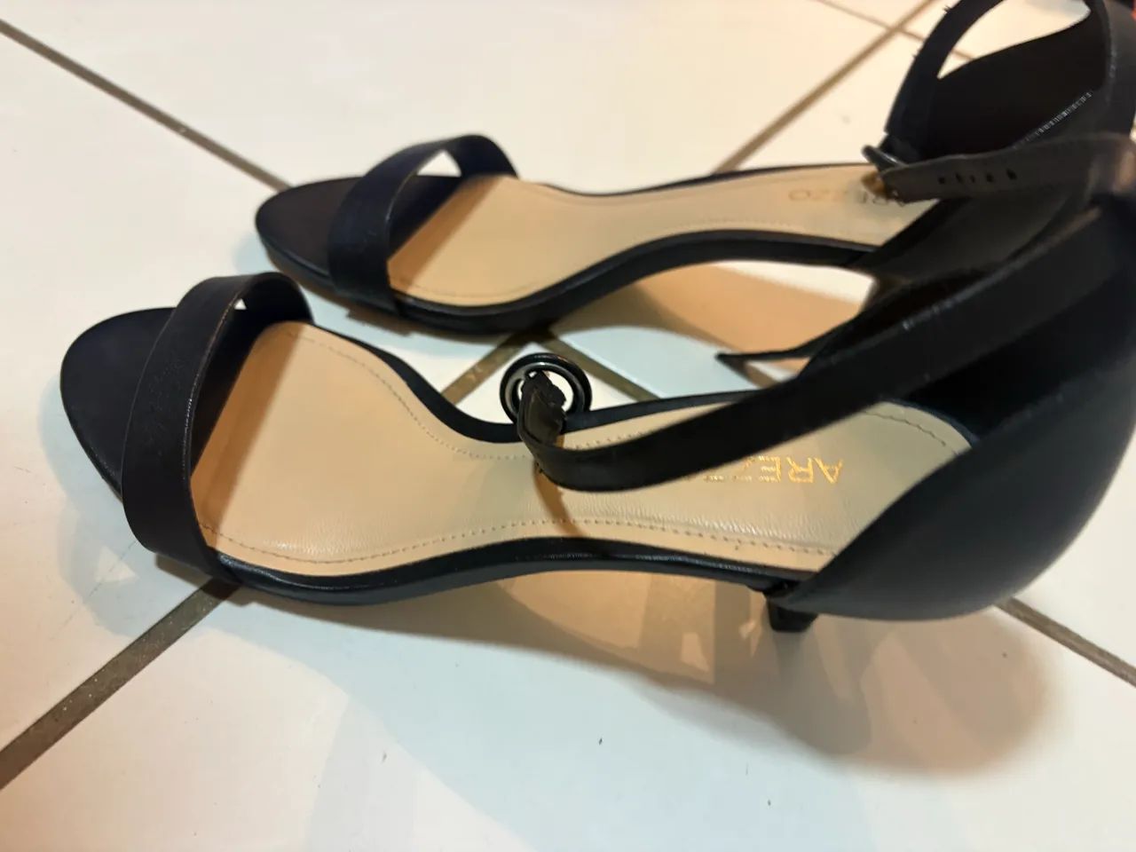 Sandália Arezzo preta  - Foto 2