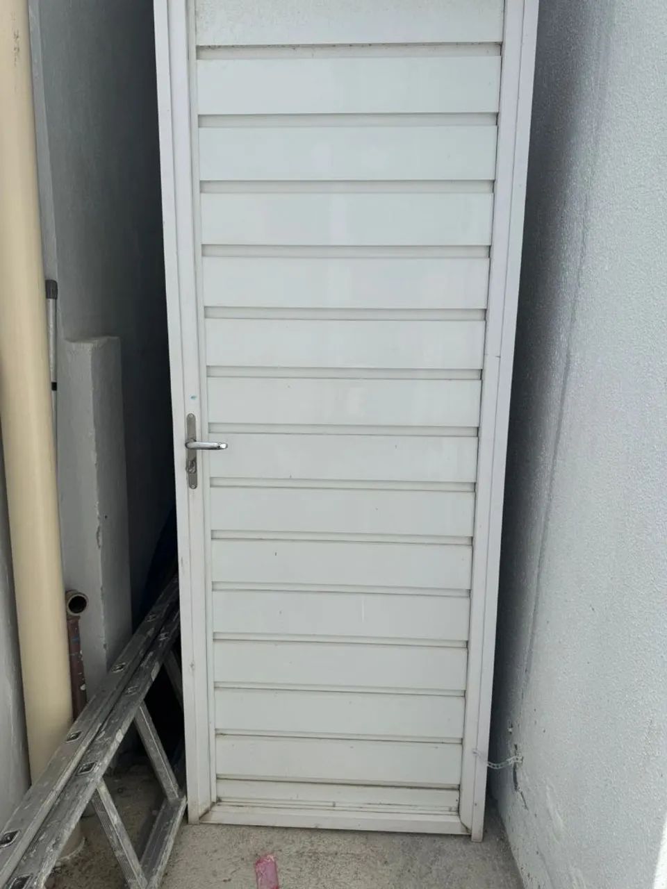 Portão de alumínio branco 