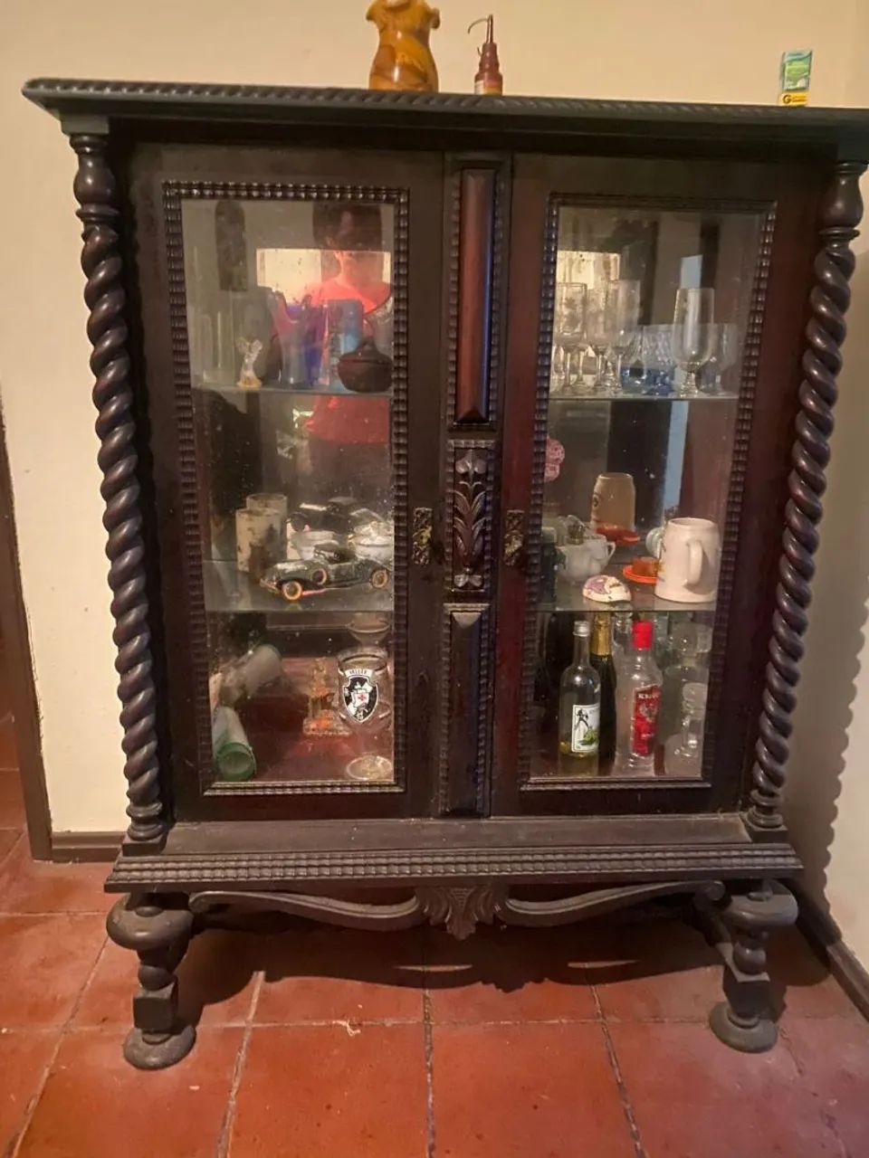 Conjunto Mobília Antiga (Buffet, Cristaleira, Mesa e Cadeiras)