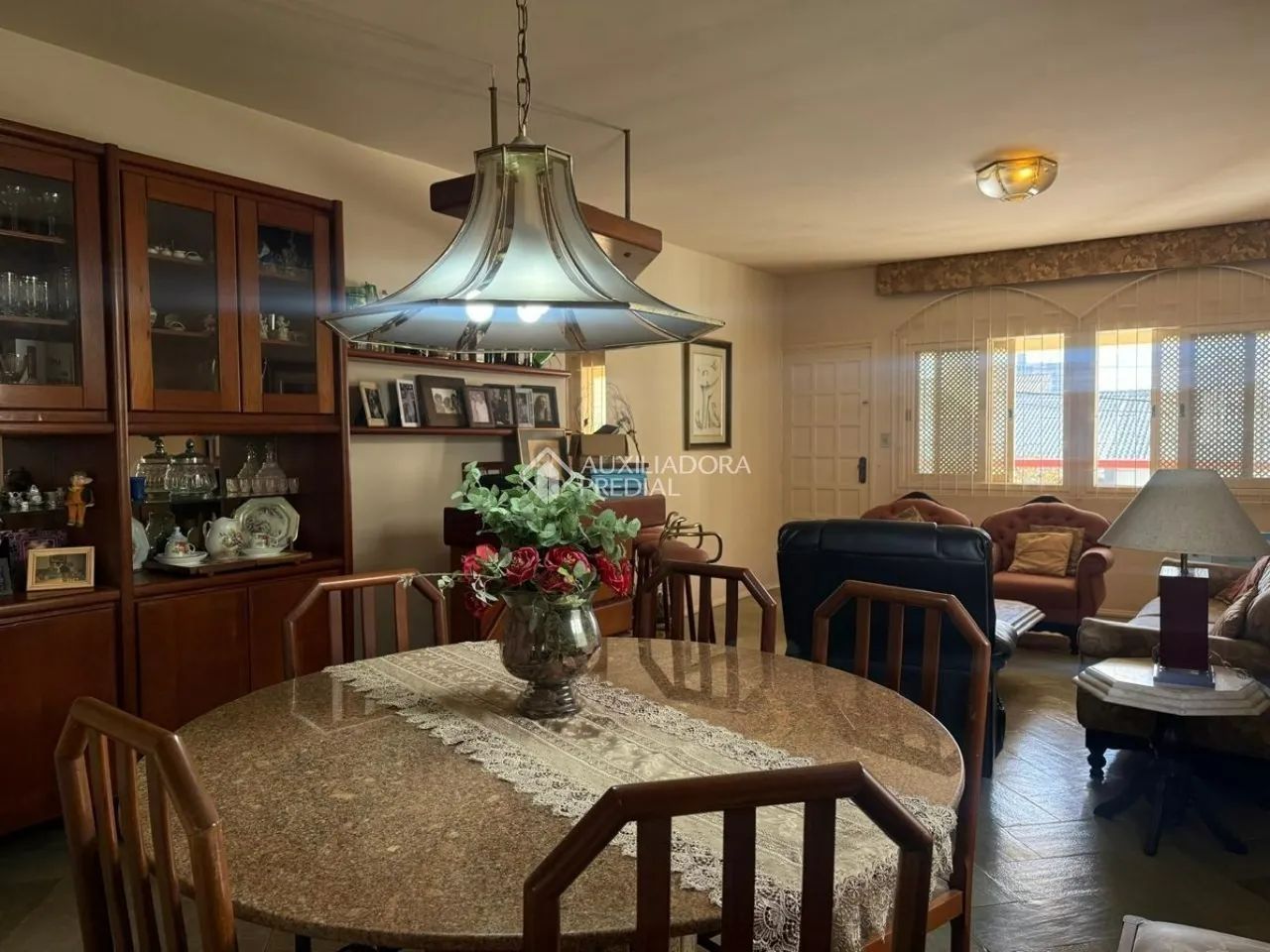 CASA COM 3 SUÍTES + 4 VAGAS E VIABILIDADE COMERCIAL EM CAPOEIRAS! - Foto 4