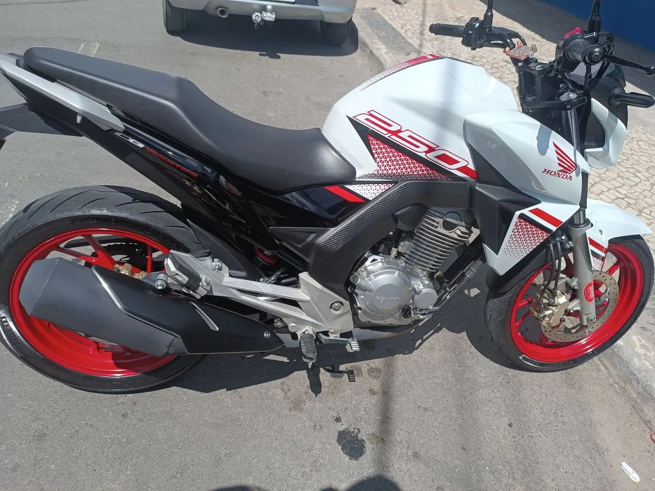 Moto Extra 