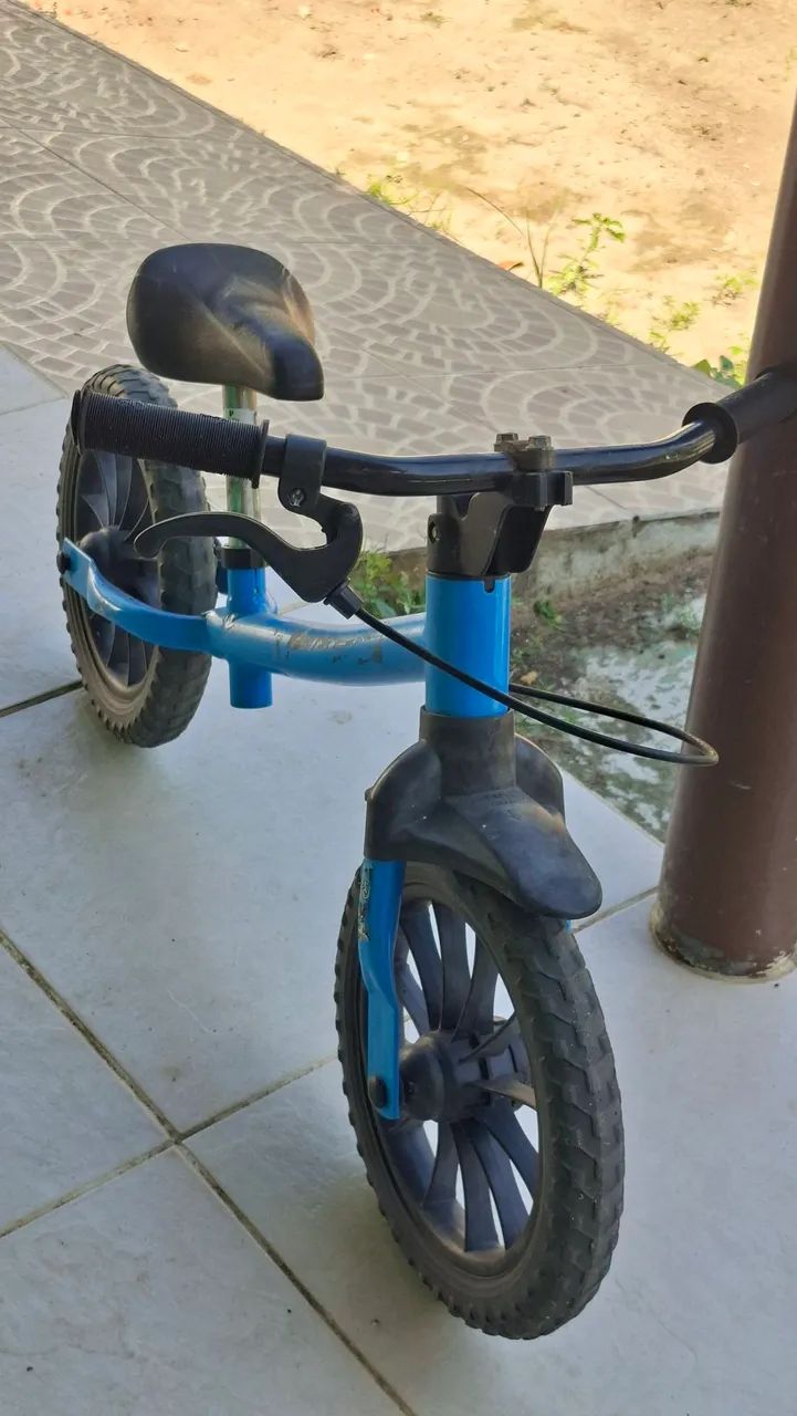Bicicleta Infantil de Equilíbrio Azul - Foto 3