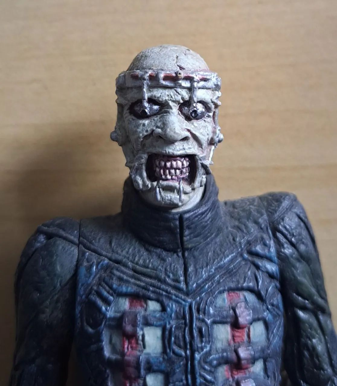 Figura Cenóbita Surgeon Hellraiser Hellseeker Clive Barker NECA  - Foto 5