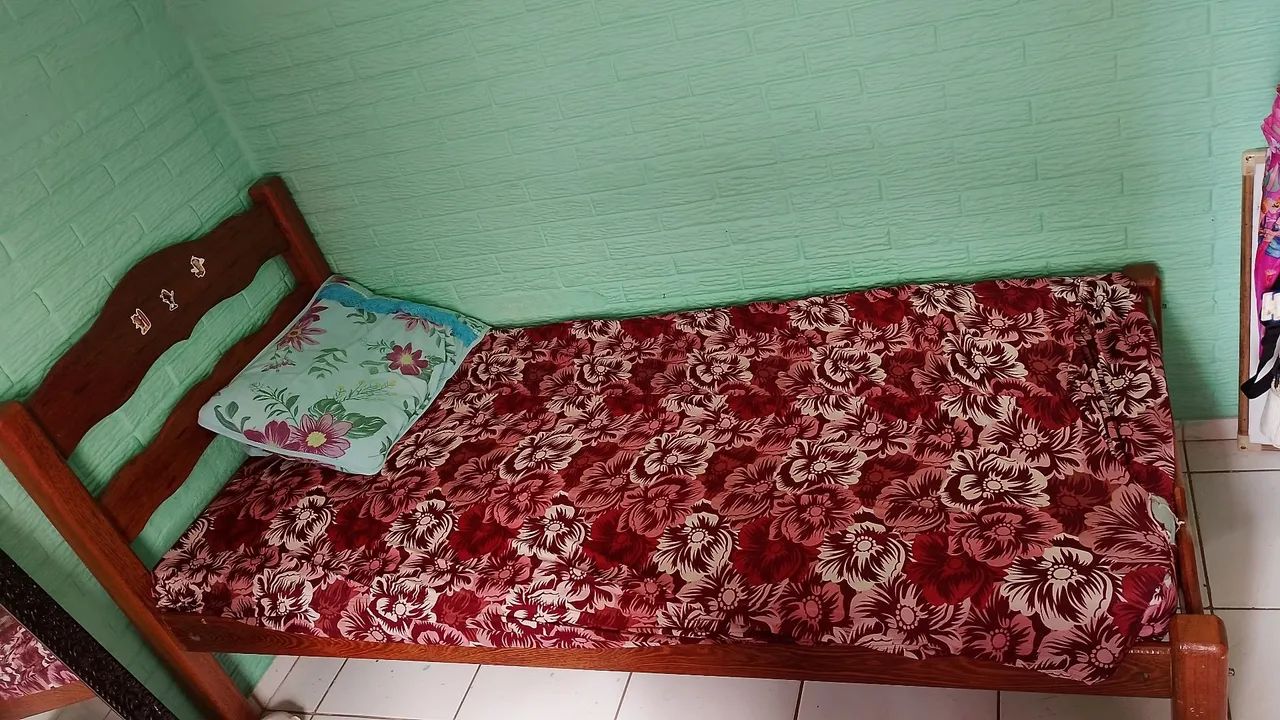 Vendo cama solteiro angelim