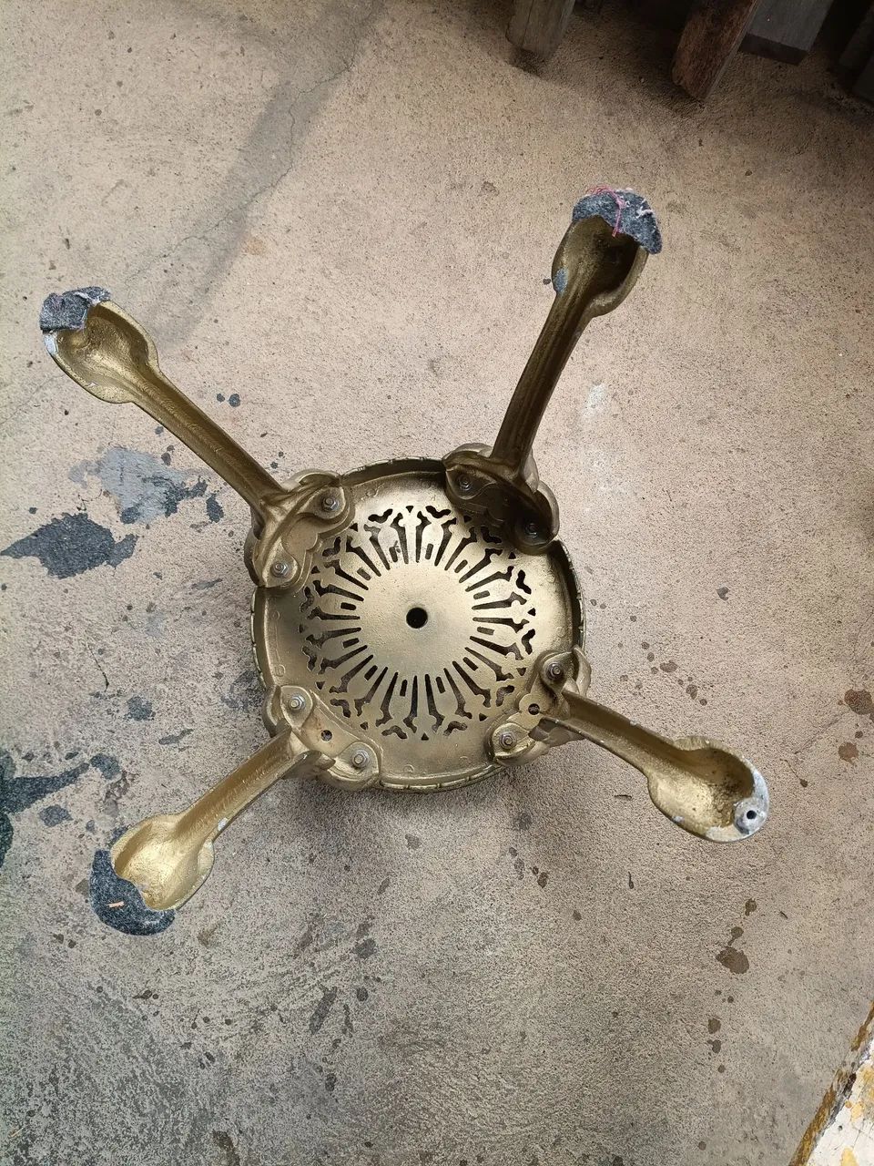 Banqueta Colonial Antiga em Metal Resistente  - Foto 2