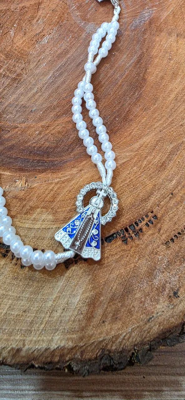Pulseira Terço Nossa Senhora Aparecida com Pérolas e Strass - Novo - Foto 2