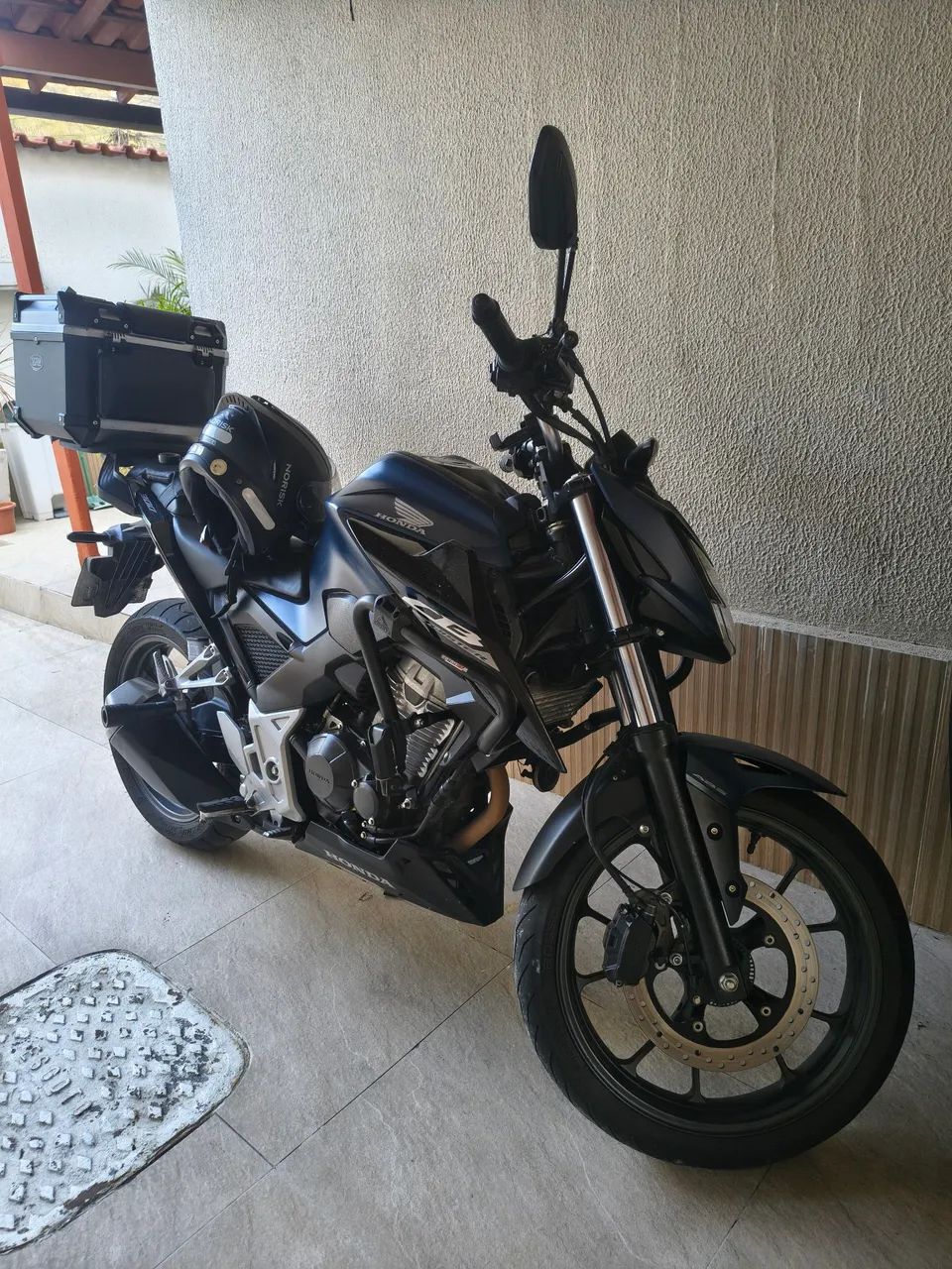 CB 300f com ABS com somente 8400km - Foto 3