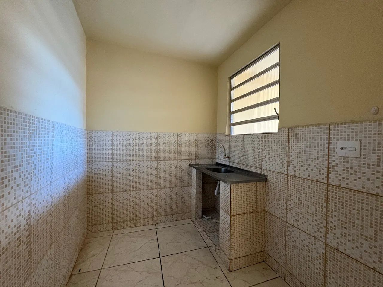 Alugo Apartamento Sem Condomínio no Centro de Nilópolis  - Foto 2